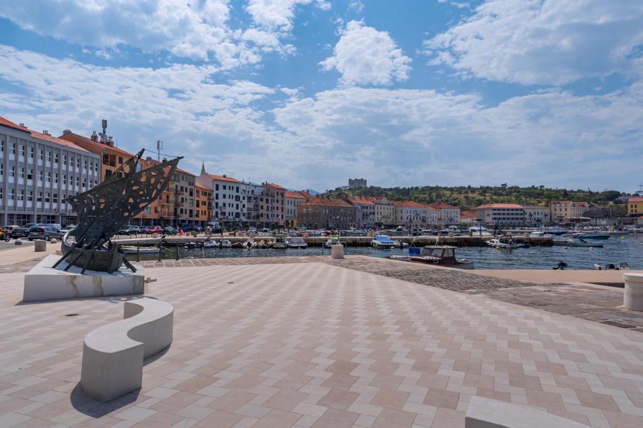 Apartmens Mendula Lägenhet Senj  Exteriör bild
