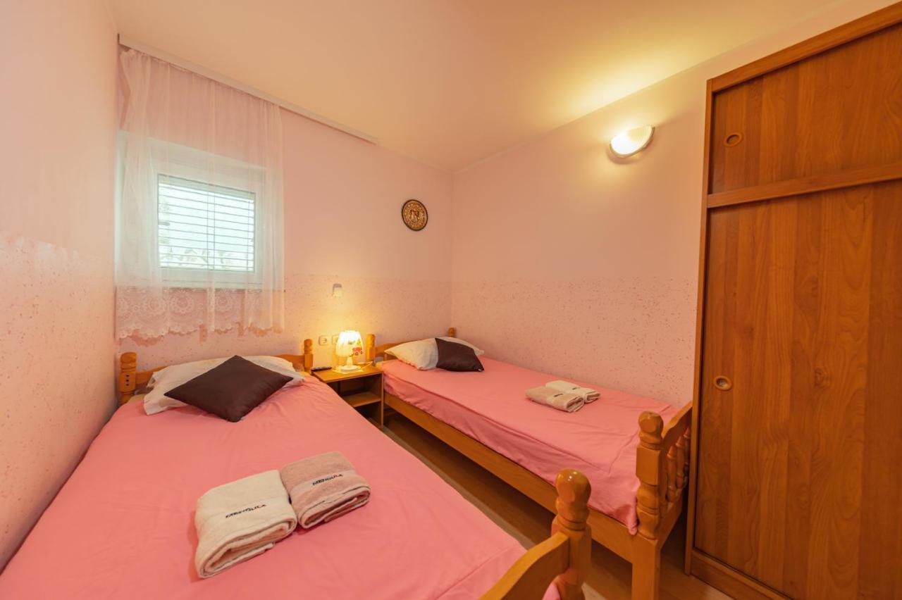Apartmens Mendula Lägenhet Senj  Exteriör bild