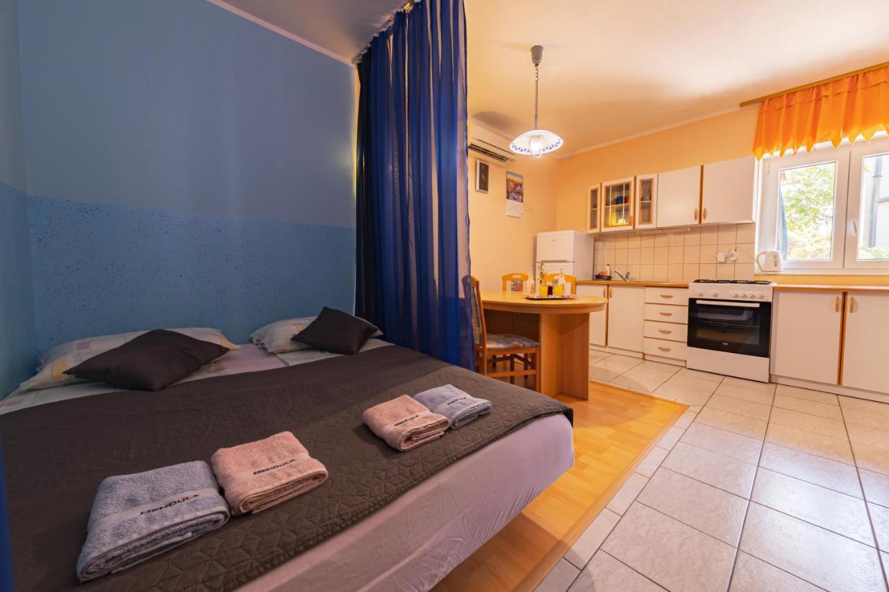 Apartmens Mendula Lägenhet Senj  Exteriör bild