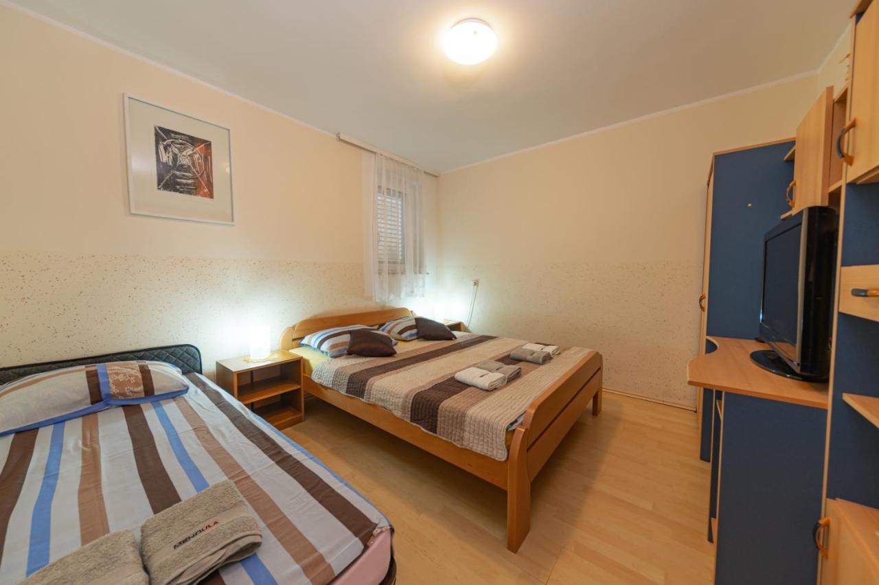 Apartmens Mendula Lägenhet Senj  Exteriör bild