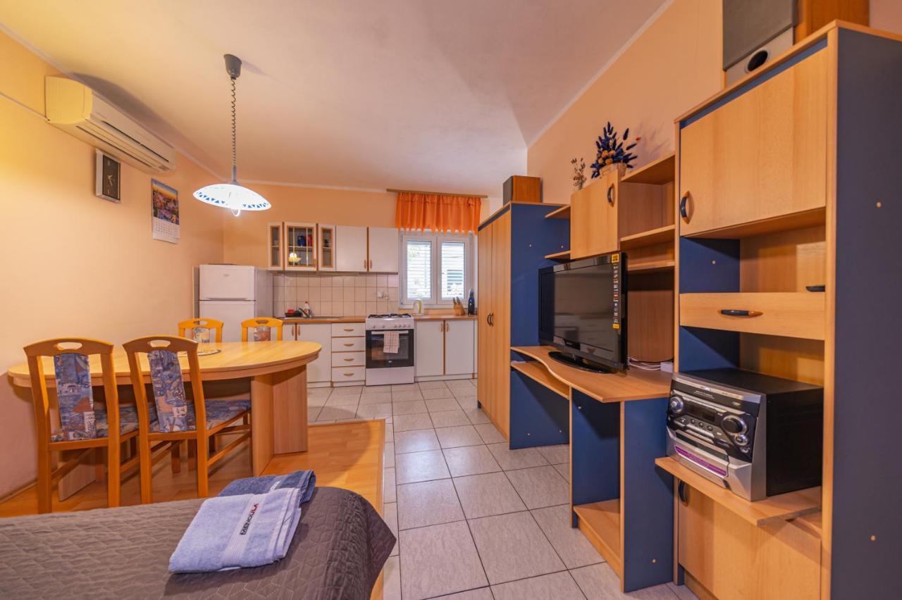 Apartmens Mendula Lägenhet Senj  Exteriör bild