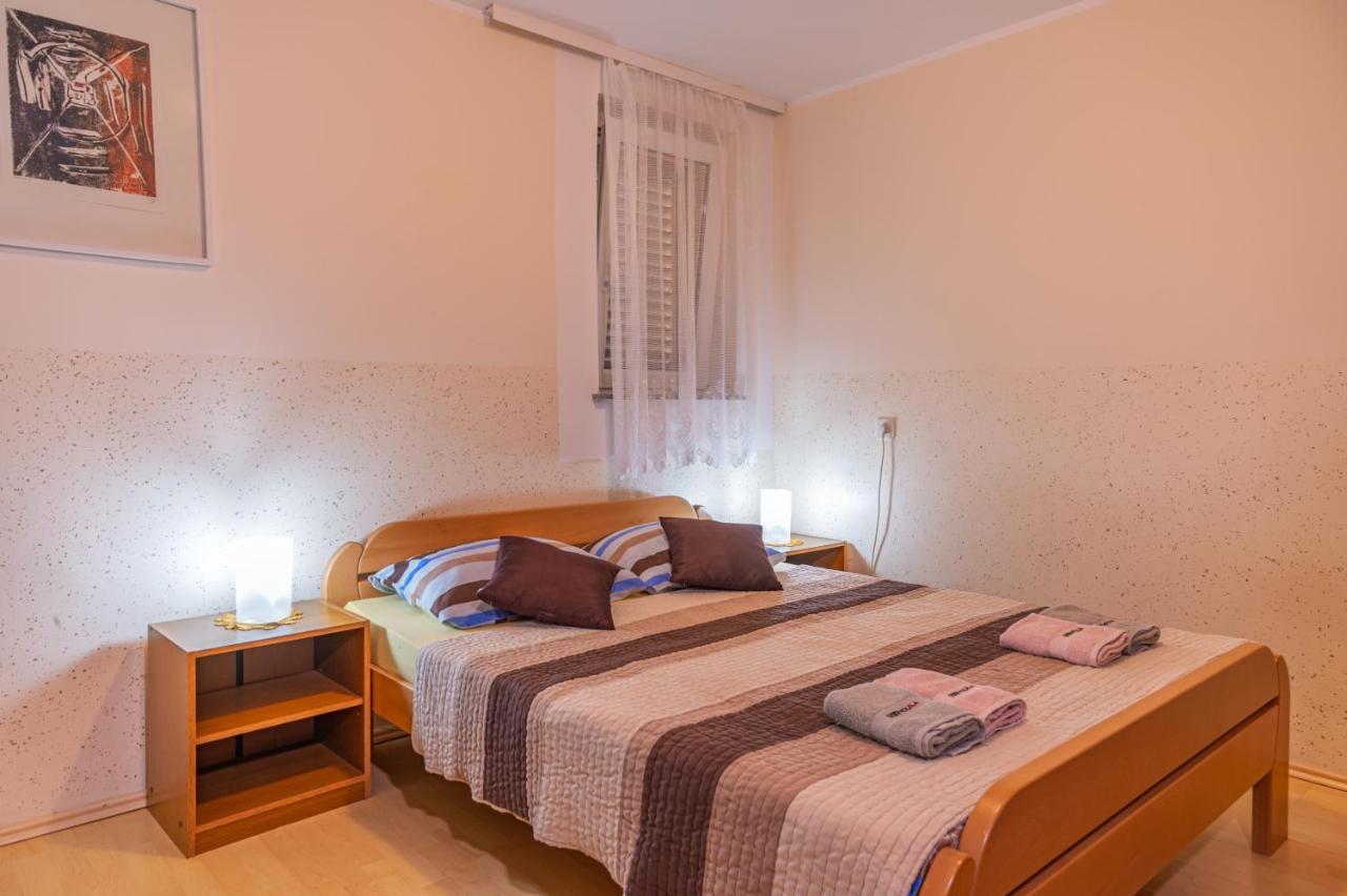 Apartmens Mendula Lägenhet Senj  Exteriör bild